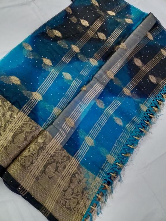 Women's Gold Thread Woven Saree - Ethnic Festive Collection