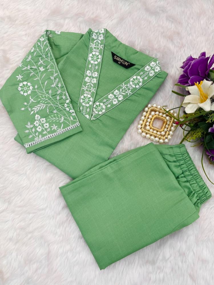 Floral Embroidery Cotton Kurti and Pants Set in Pista Green