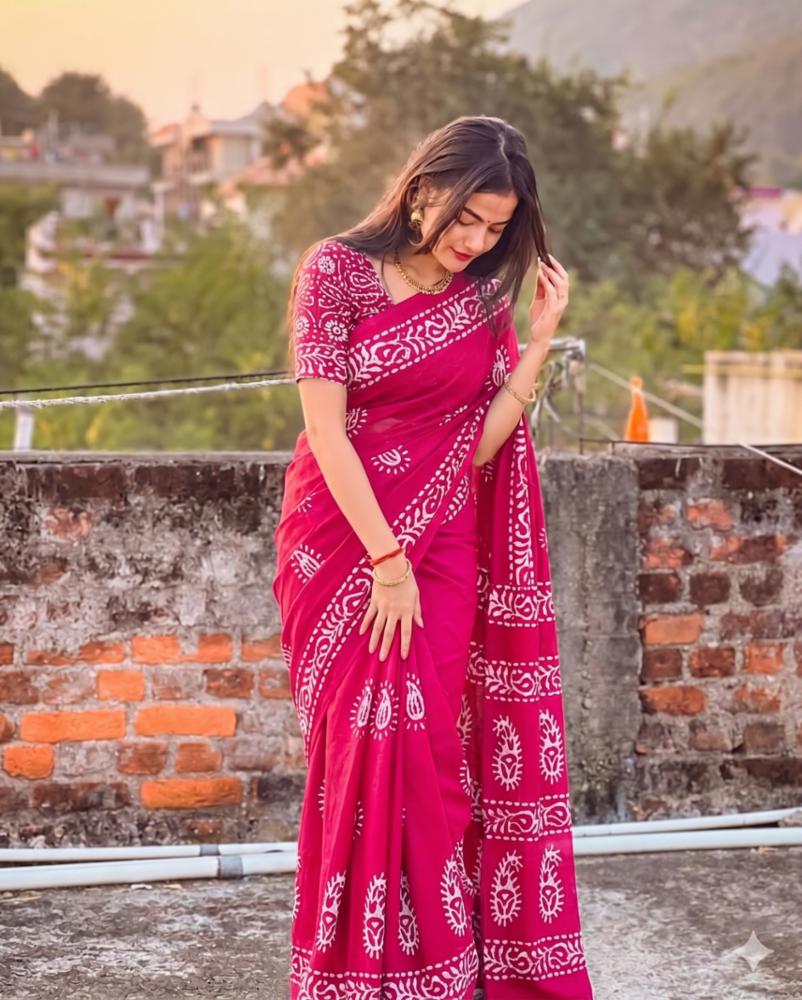 Pure Mulmul Cotton Saree with Printed Pattern and Separate Blouse Piece