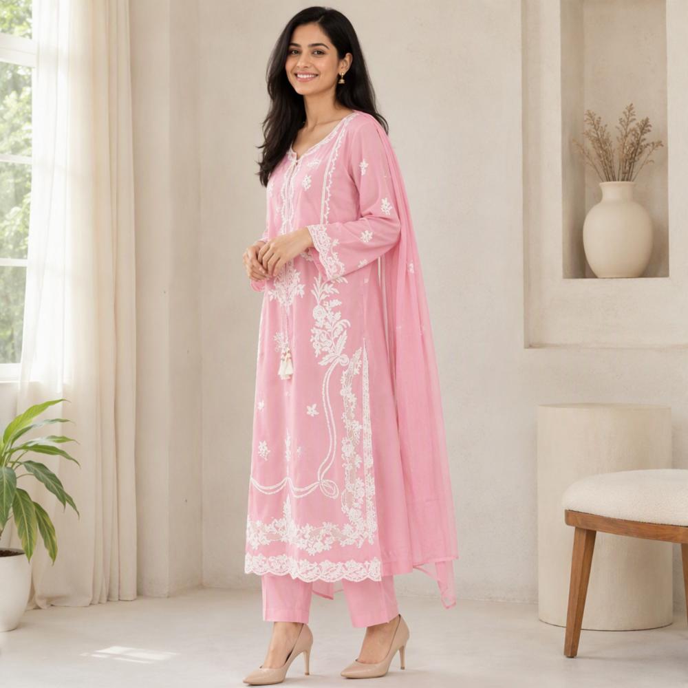 NEW LAUNCH* \u2728 \n*EXQUISITE PREMIUM PAKISTANI EMBROIDERED \uD83E\uDEA1 3 PC WEAR* \uD83D\uDC96