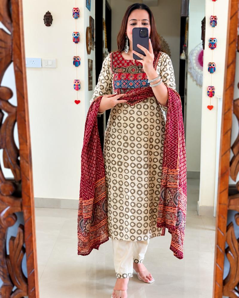 Womenâs Muslin Ajrakh Digital Print Kurta Set