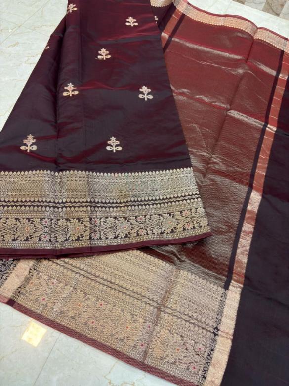Banarasi Tapeta Silk Saree with Rich Golden Zari Border