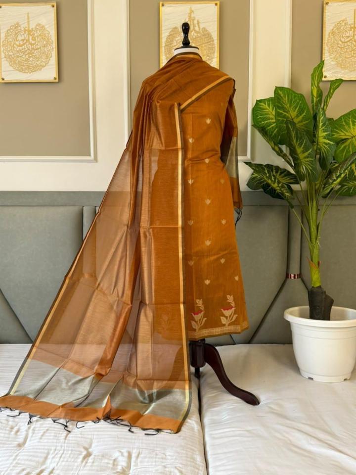 *🦋Exclusive Banarasi Unstitched Salwar kameez with Dupatta🦋*   *BANARASI   SUIT*cotton    silk suit   *TOP- cotton zari weaving  with resham meena      *DUPATTA-  cotton  silk with zari anchal  *BOTTOM-*   cotton silk plain  *2.50 meter each* 