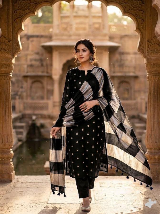 *Exclusive BANARASI Collection🌷*    *Mal chanderi doller booti design  top✨*  *Mal chanderi rupa sona zari   dupatta✨*   *And cotton silk plain bottom✨*  *Each 2.50 mtr*